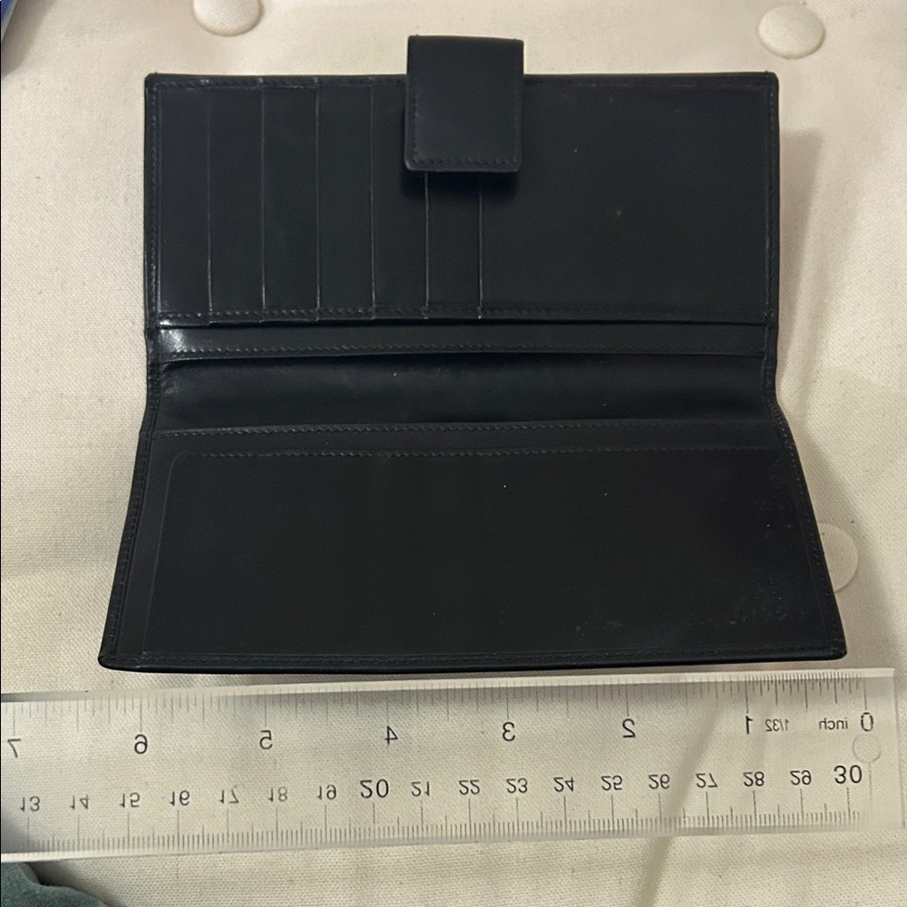 Gucci Midnight Leather Clutch with Silver Accent - Picture 5 of 7